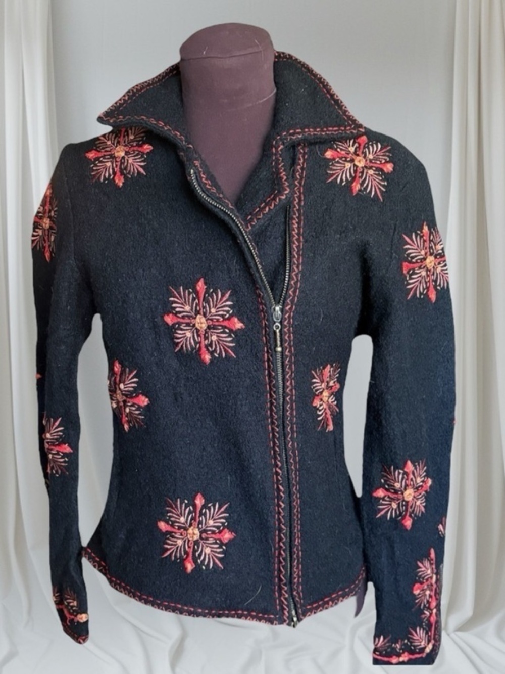 CoVelo Black Red Embroidered Floral Felt Boiled Wool asymmetrical Jacket size M